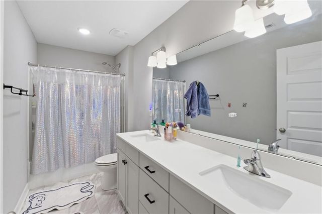 9017 SW 9th Street, Blue Springs, MO 64064