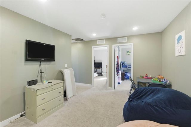 9017 SW 9th Street, Blue Springs, MO 64064