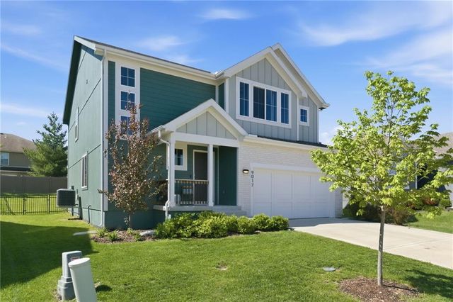 9017 SW 9th Street, Blue Springs, MO 64064