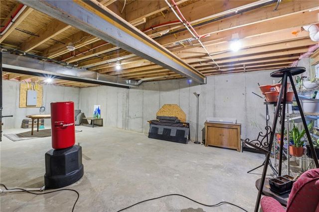 9017 SW 9th Street, Blue Springs, MO 64064