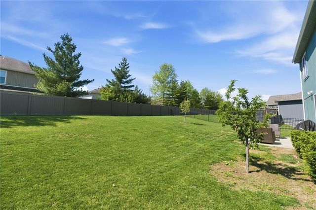 9017 SW 9th Street, Blue Springs, MO 64064