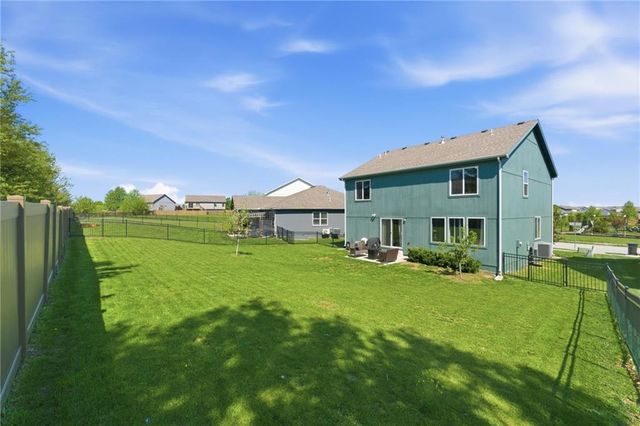 9017 SW 9th Street, Blue Springs, MO 64064