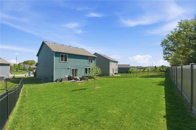 9017 SW 9th Street, Blue Springs, MO 64064