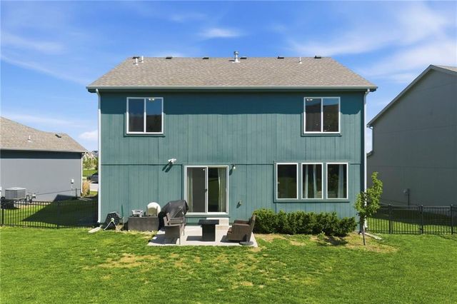 9017 SW 9th Street, Blue Springs, MO 64064