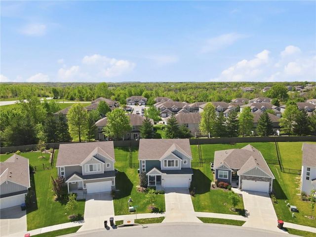 9017 SW 9th Street, Blue Springs, MO 64064