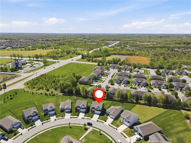 9017 SW 9th Street, Blue Springs, MO 64064