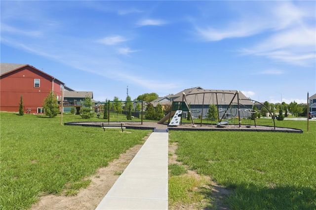 9017 SW 9th Street, Blue Springs, MO 64064