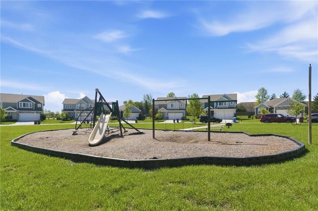 9017 SW 9th Street, Blue Springs, MO 64064