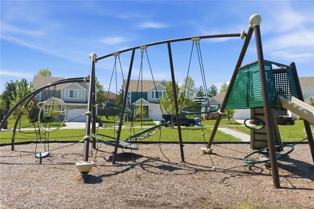 9017 SW 9th Street, Blue Springs, MO 64064