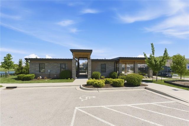 9017 SW 9th Street, Blue Springs, MO 64064