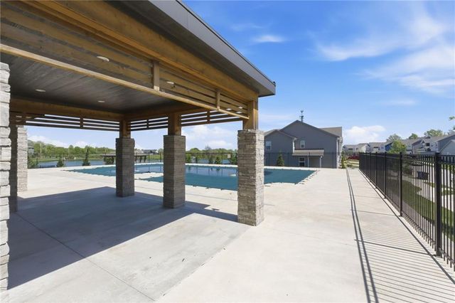 9017 SW 9th Street, Blue Springs, MO 64064