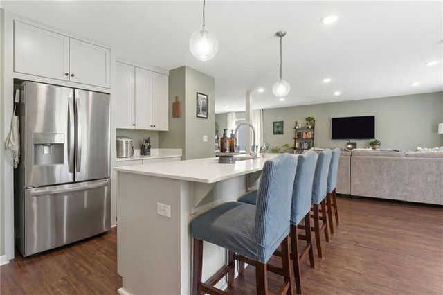 9017 SW 9th Street, Blue Springs, MO 64064