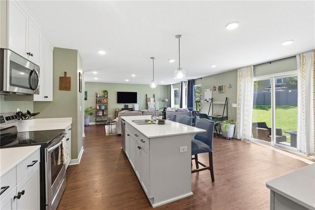 9017 SW 9th Street, Blue Springs, MO 64064