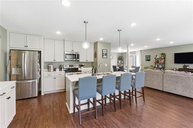 9017 SW 9th Street, Blue Springs, MO 64064