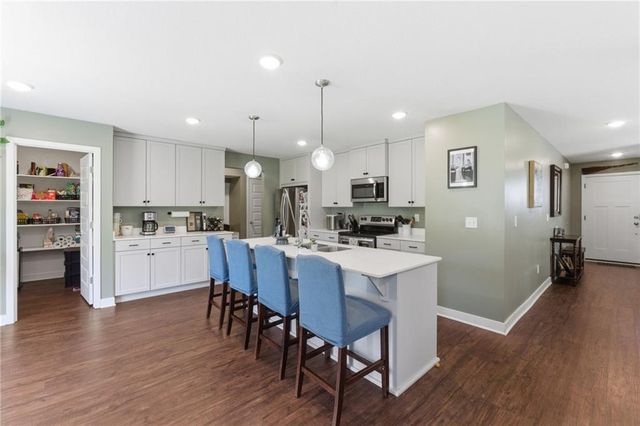 9017 SW 9th Street, Blue Springs, MO 64064