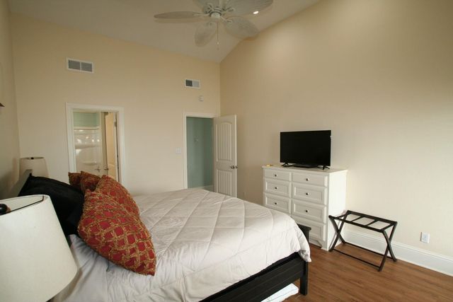 1355 Keith Avenue, Gilchrist, TX 77617