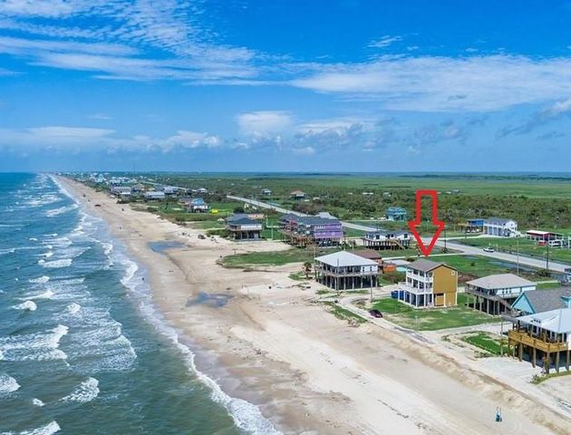 1355 Keith Avenue, Gilchrist, TX 77617