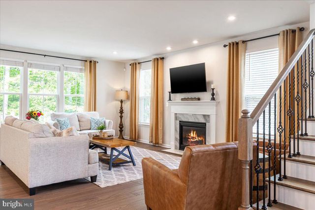 12222 CRANFORD DR, Woodbridge, VA 22192