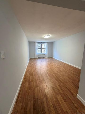 4225 80TH Street 2M, Elmhurst, NY 11373