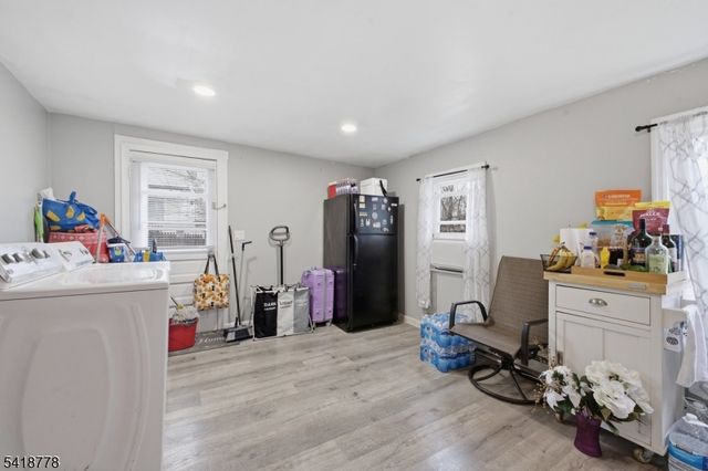 261 W Main St, Bound Brook Boro, NJ 08805