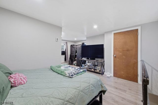 261 W Main St, Bound Brook Boro, NJ 08805
