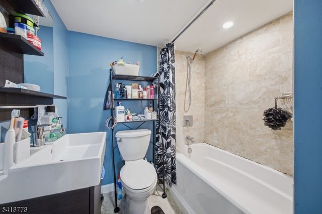 261 W Main St, Bound Brook Boro, NJ 08805