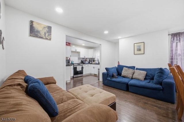 261 W Main St, Bound Brook Boro, NJ 08805