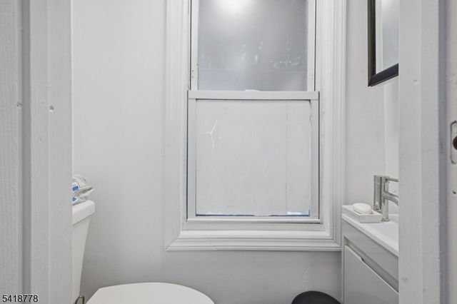 261 W Main St, Bound Brook Boro, NJ 08805