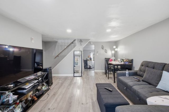 261 W Main St, Bound Brook Boro, NJ 08805