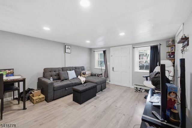 261 W Main St, Bound Brook Boro, NJ 08805
