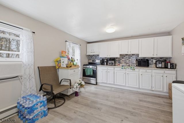 261 W Main St, Bound Brook Boro, NJ 08805