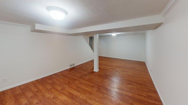 1051 Burke Avenue W, Roseville, MN 55113