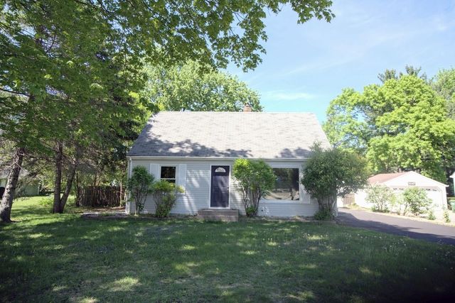 1051 Burke Avenue W, Roseville, MN 55113