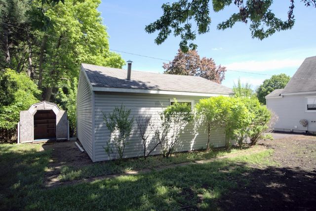 1051 Burke Avenue W, Roseville, MN 55113