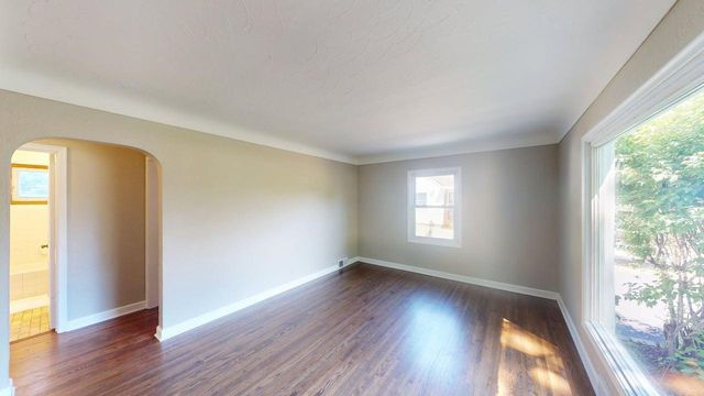 1051 Burke Avenue W, Roseville, MN 55113