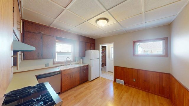 1051 Burke Avenue W, Roseville, MN 55113
