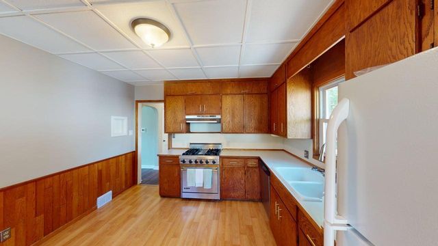 1051 Burke Avenue W, Roseville, MN 55113