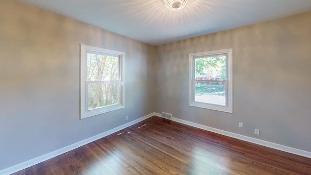 1051 Burke Avenue W, Roseville, MN 55113