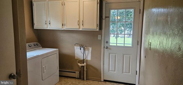 1607 ART DR, Hanover, PA 17331
