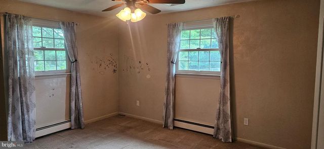 1607 ART DR, Hanover, PA 17331