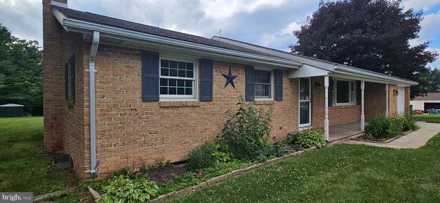 1607 ART DR, Hanover, PA 17331