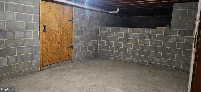 1607 ART DR, Hanover, PA 17331