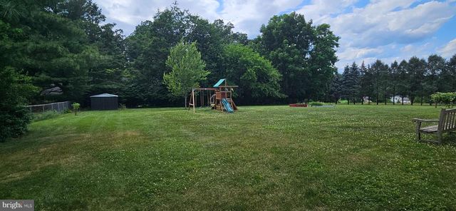 1607 ART DR, Hanover, PA 17331