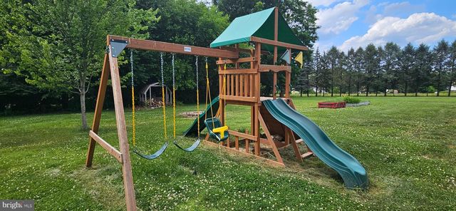 1607 ART DR, Hanover, PA 17331