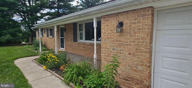 1607 ART DR, Hanover, PA 17331