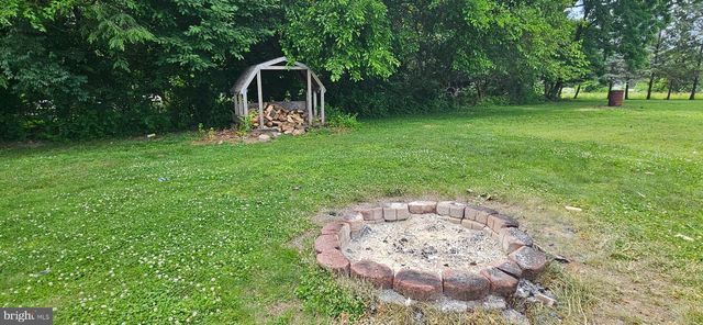 1607 ART DR, Hanover, PA 17331