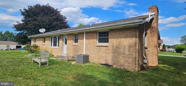 1607 ART DR, Hanover, PA 17331