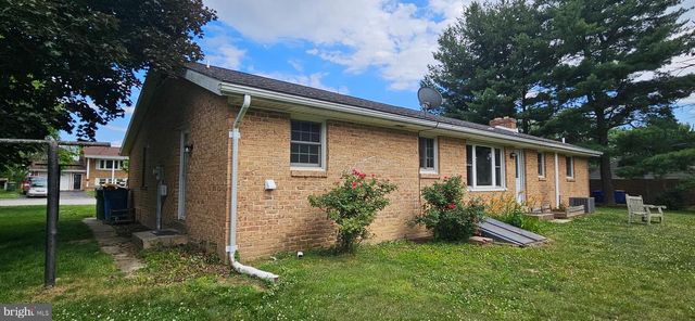 1607 ART DR, Hanover, PA 17331