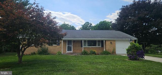 1607 ART DR, Hanover, PA 17331