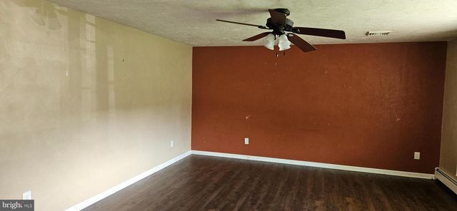 1607 ART DR, Hanover, PA 17331